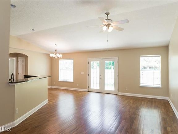 4th image of 305 E St