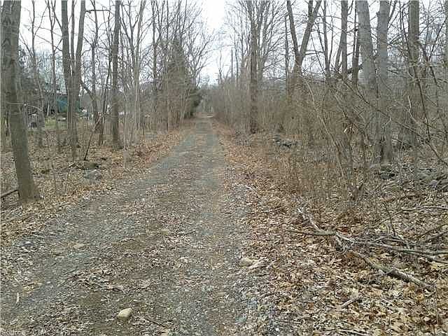 2nd image of 424 Tater Hill Rd