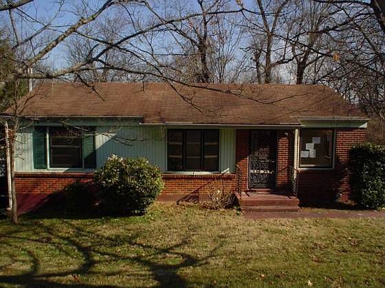 2nd image of 824 Patricia Dr