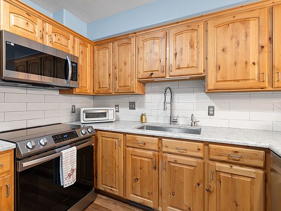 5th image of 1625 Pages Pl