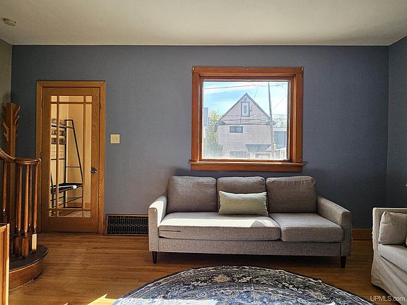 3rd image of 803 Hancock St