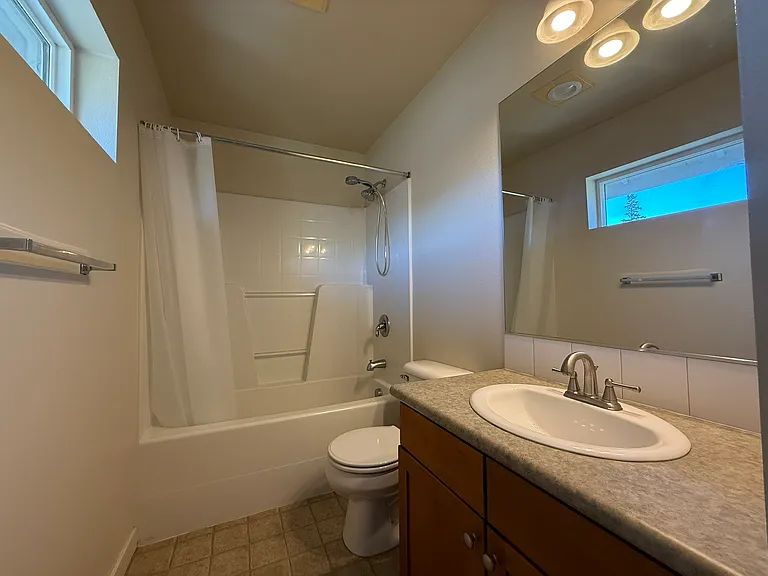 2405 NE Park Dr — Photo 20