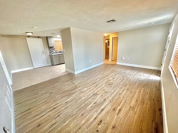 4th image of 3235 Holiday Lake Dr