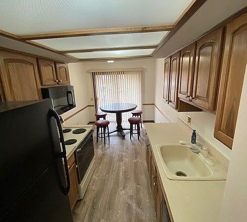3rd image of 1064 Willow Grove Ct