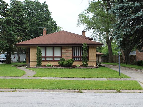 2nd image of 16415 Greenwood Ave