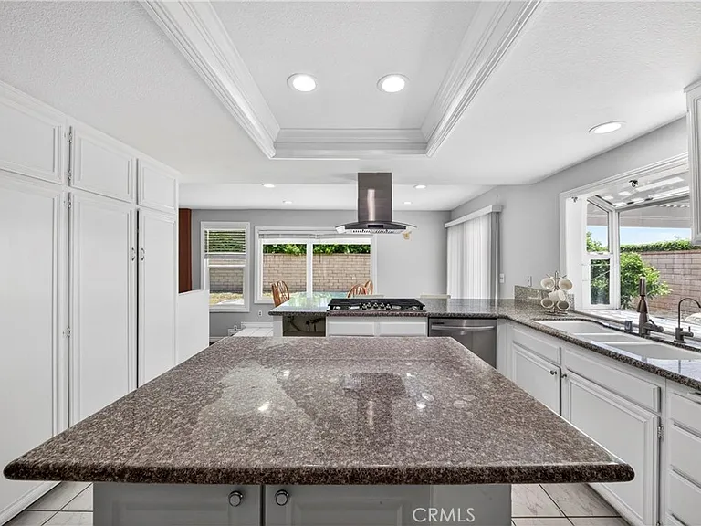 2540 Royale Pl — Photo 9