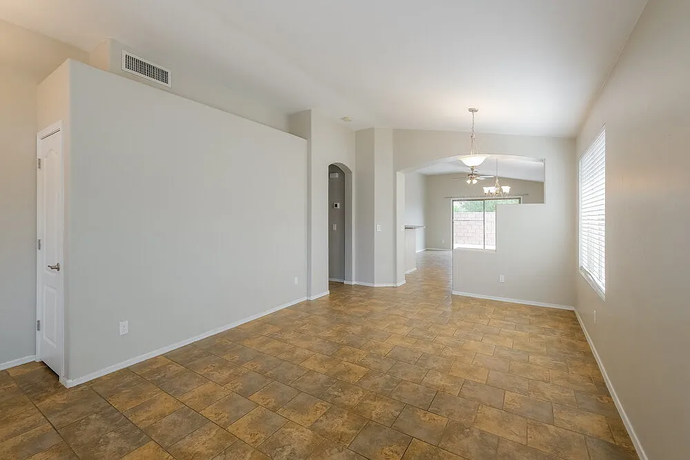 3 bed, 2.0 bath, 1423 sqft, $1,855 — Photo 4