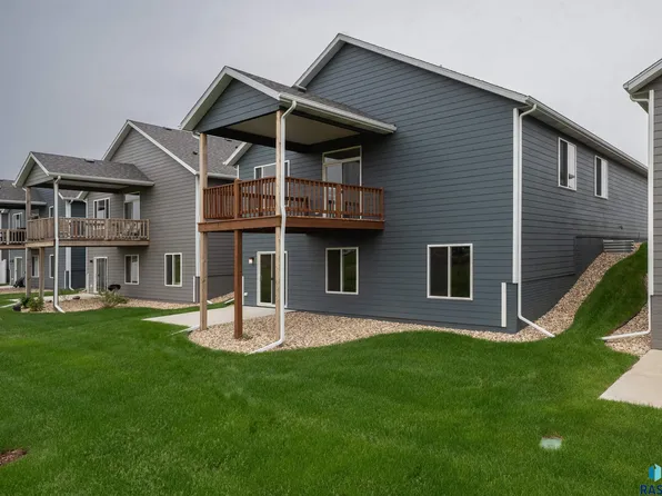 7233 E Waters Edge Pl, Sioux Falls, SD 57110