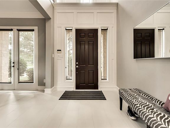 4th image of 44 Clear Pond Dr