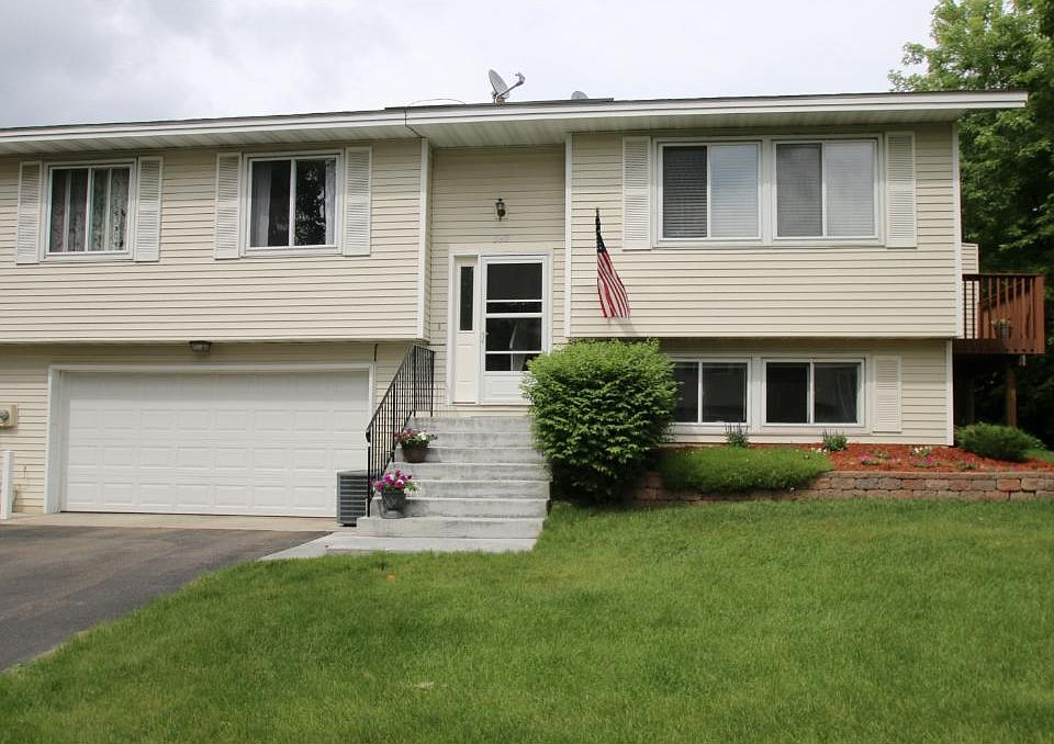1st image of 325 96th Ln NE