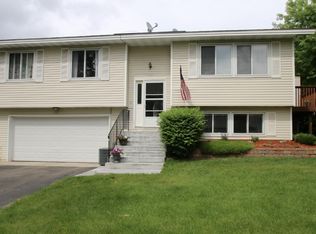 325 96th Ln NE, Blaine, MN 55434
