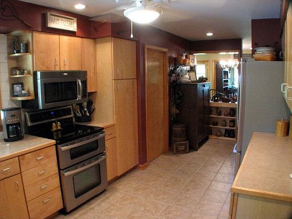 3rd image of 164 Lang Ln