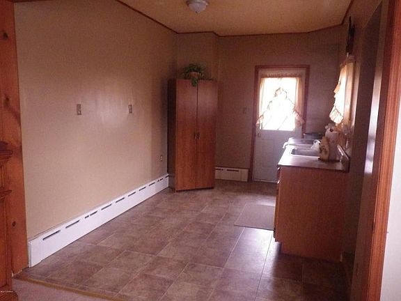 3rd image of 220 East Ave