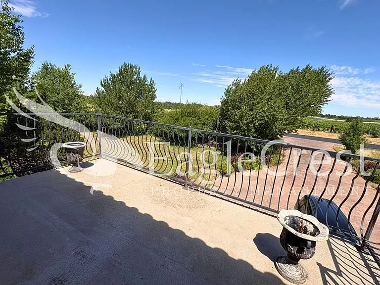44 Vinehill Dr — Photo 83