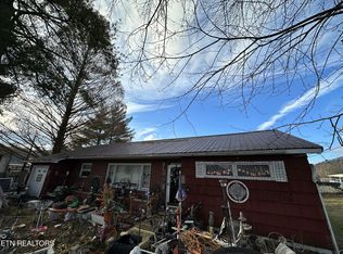 9 Trenton St, Harriman, TN 37748