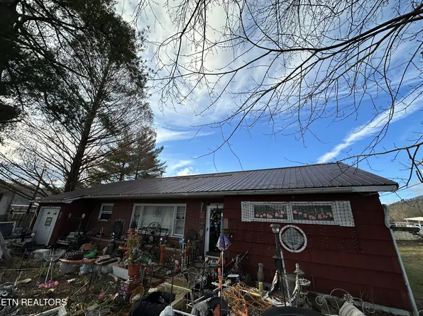 9 Trenton St, Harriman, TN 37748