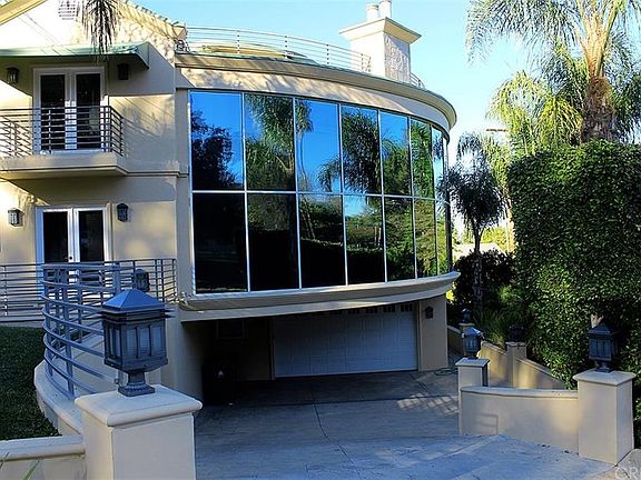 5th image of 4810 Serrania Ave