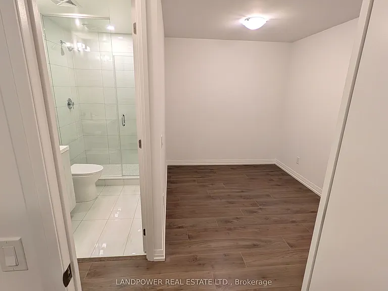 400 King St W #510 — Photo 9