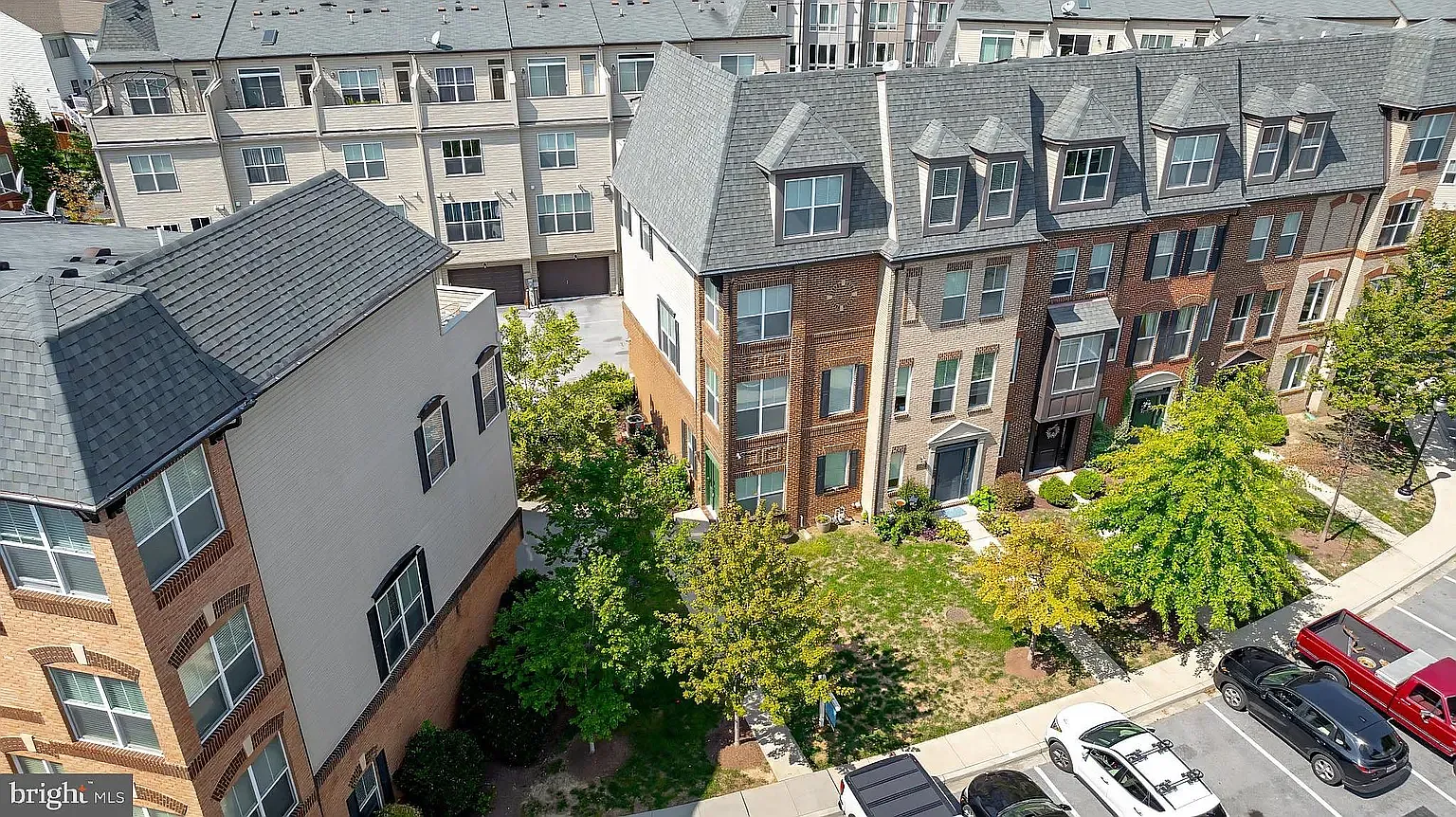 3 bed, 2016 sqft, $2,845 — Photo 1