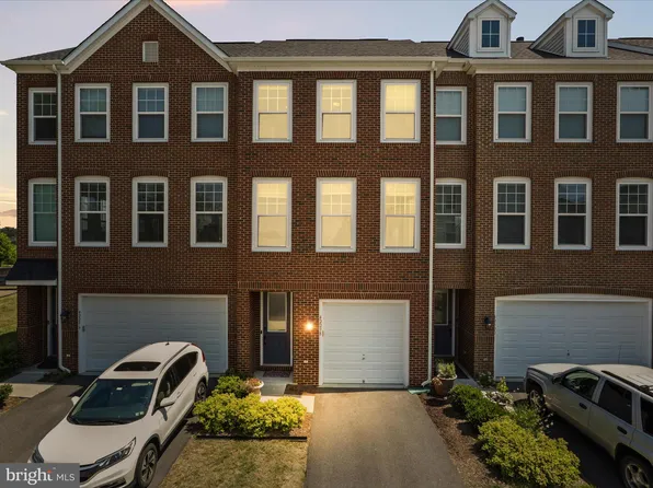 42298 Lancaster Woods Sq, Chantilly, VA 20152