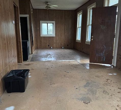 3rd image of 3073 Grand Ave