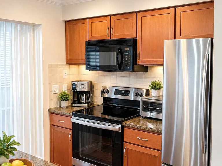 Full kitchen with all plates, cups, utensils, cooking pots and pans, coffee machine (free coffee grounds!), Instapot, Crockpot and Air Fryer.