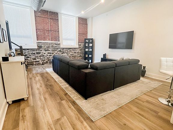 4th image of 304 Bird Ave #103