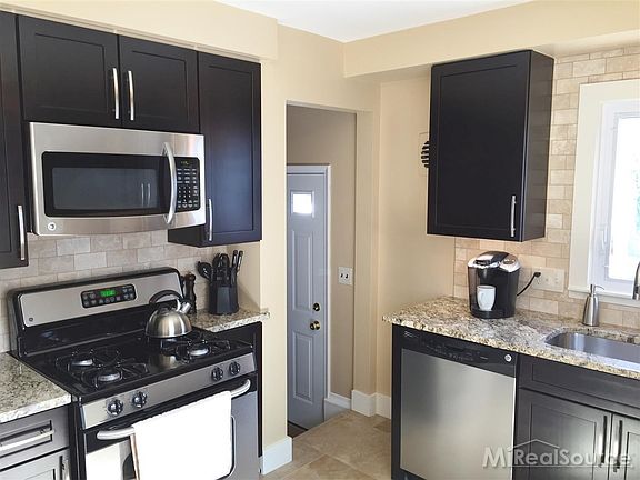 5th image of 22431 Mylls St