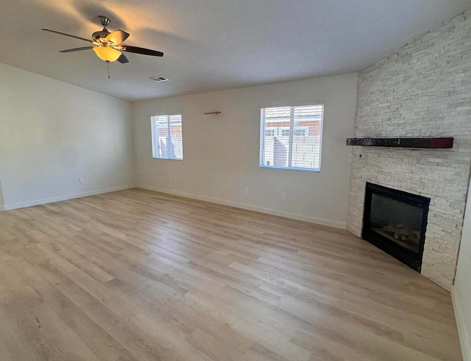 4 bed, 2.0 bath, 1552 sqft, $2,400 — Photo 4