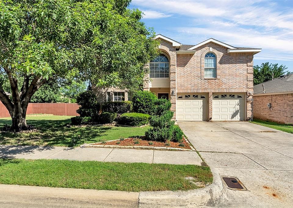 1st image of 924 Jockey Club Ln