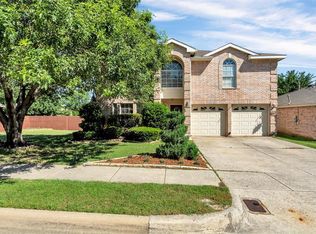 924 Jockey Club Ln, Fort Worth, TX 76179