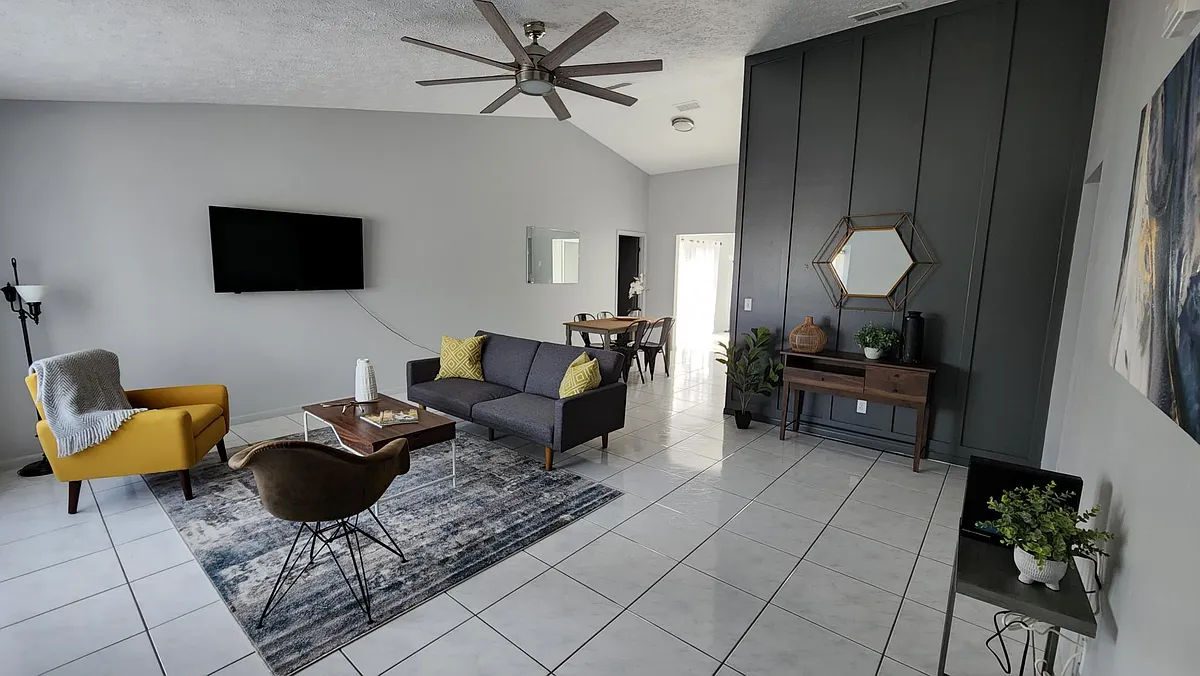 Building Photo - 4428 Mercado Dr
