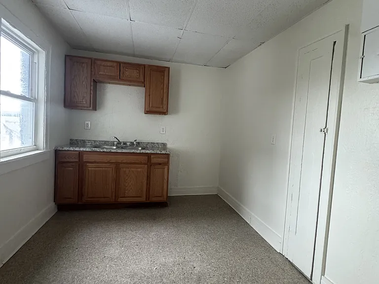15335 Kinsman Rd #10 — Photo 5