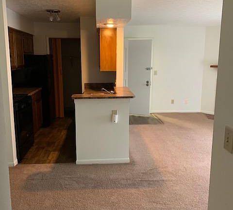 view of entry and kitchen from hallway