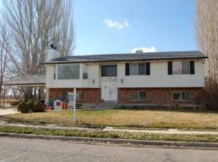 1437 N Willowbrook Dr, West Bountiful, UT 84087