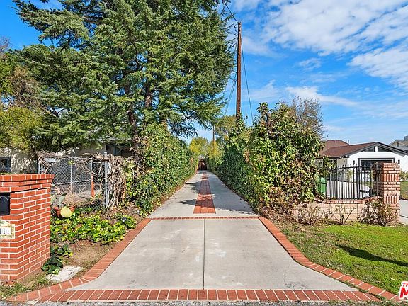 2nd image of 23111 Dolorosa St