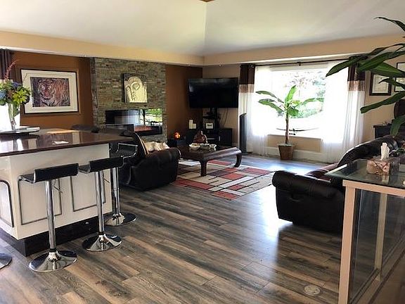 3rd image of 4004 Delbrook Ave #6