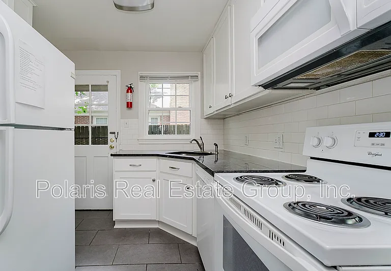 4702 Rookwood Ave — Photo 9