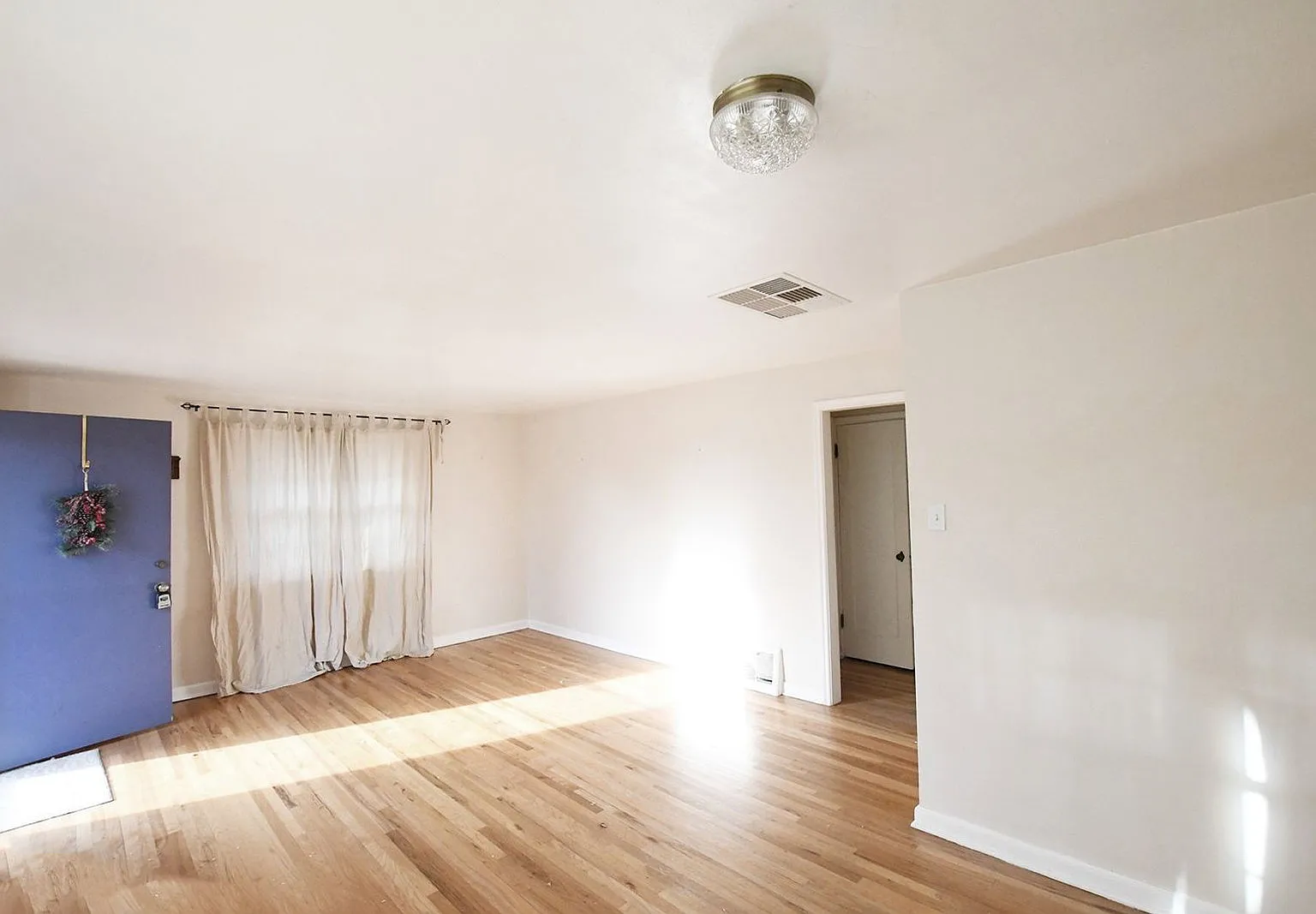 3 bed, 1.0 bath, 1069 sqft, $2,795 — Photo 4