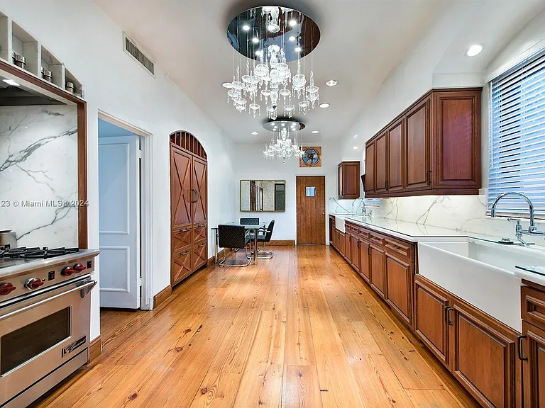 4745 Pine Tree Dr — Photo 8