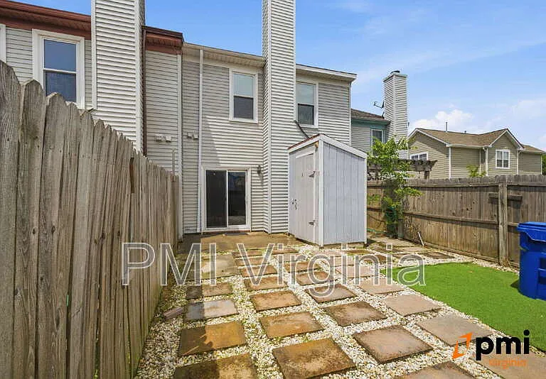 202 Stonehall Ct — Photo 17