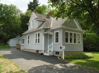 525 W Chestnut St, Burlington, WI 53105