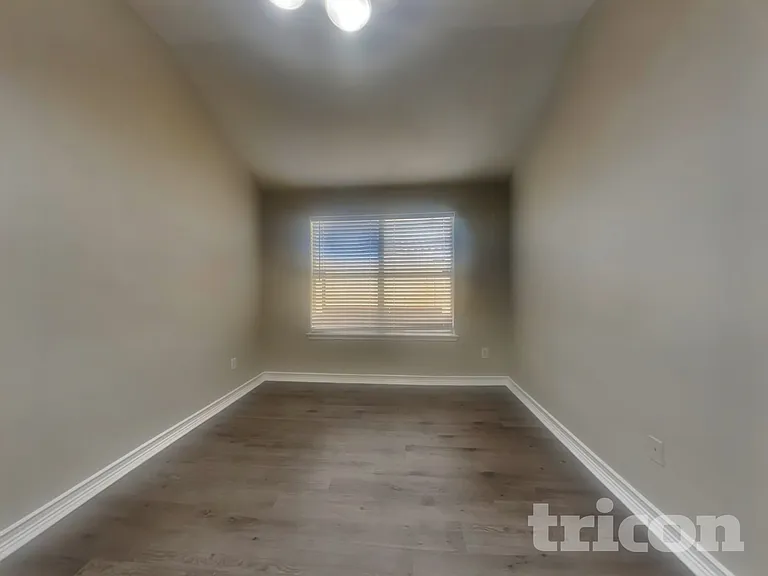 29418 Fox River Dr — Photo 5