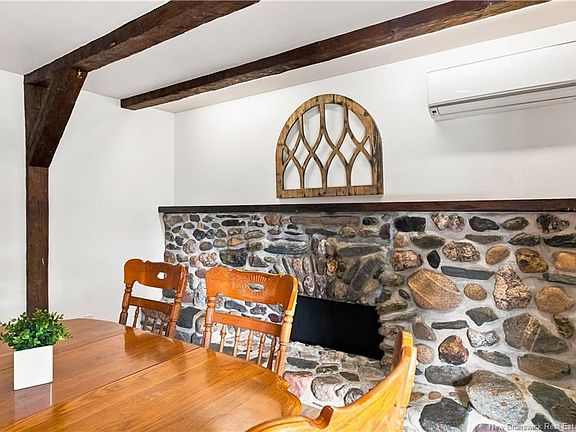 4th image of 26 Silva Ln