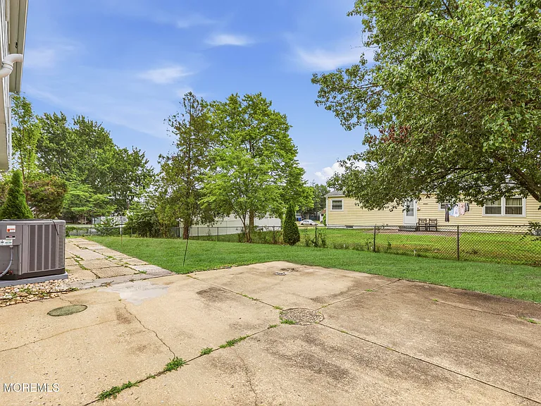 1029 Lucy Ln — Photo 20