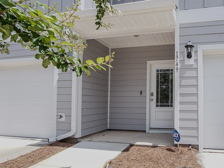 17490 Jakes Dr — Photo 31