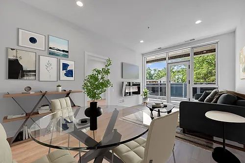 5th image of 2924 W Medill Ave #8e86f12e3