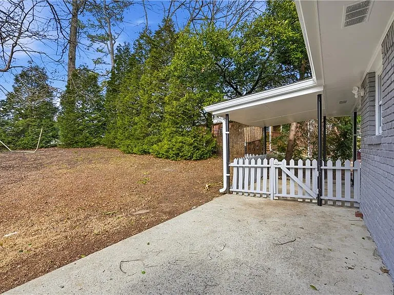 2467 Elmwood Cir SE — Photo 12