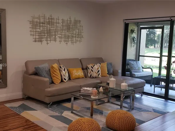 425 Lakeview Dr APT 105, Weston, FL 33326