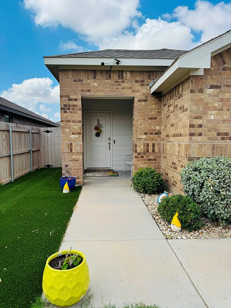 3 bed, 2.0 bath, 1532 sqft, $3,950 — Photo 2